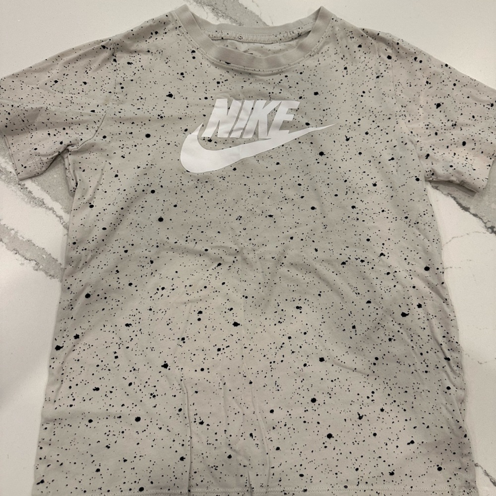 EUC Nike White Tee with Black Speckles (Youth Large)